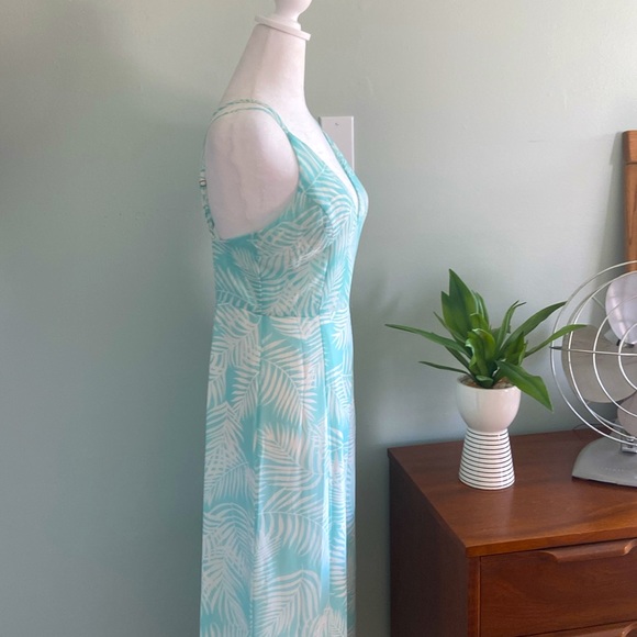 NWT Beautiful Summery Strappy Palm Leaf Print Jumpsuit Size Small - Picture 6 of 9